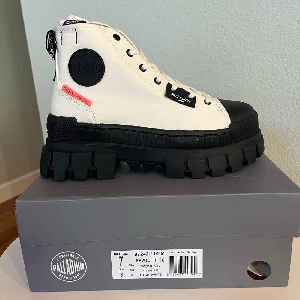 Palladium Revolt High Top Sneakers Boots Women’s size 7
